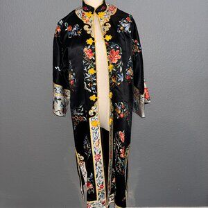 Vintage BAI HUA Black Chinese Silk Blend Embroidered Floral Pagoda Design Kimono